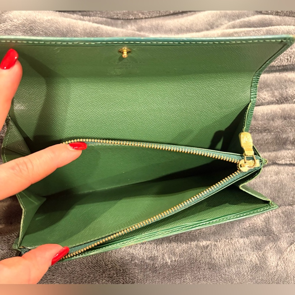 Gorgeous Authentic Vintage Louis Vuitton Epi Wallet - Picture 5 of 10